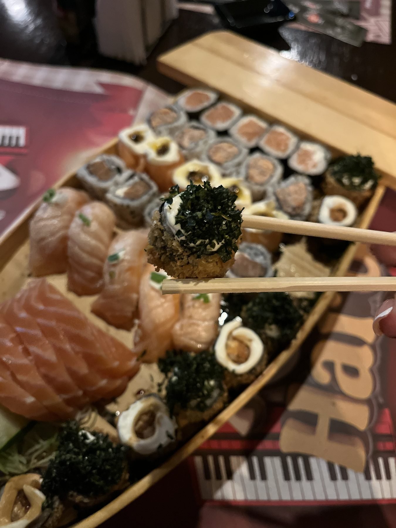 Barca de sushi do Haru Joy